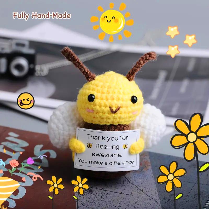 1 шт. тканевая пчела, милая фигурка пчелы, готовая продукция, положительная энергия, ручная работа, вязание крючком, миниатюрная шерстяная кукла, украшение для рабочего стола