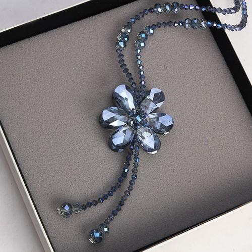 Геометрическое ожерелье с подвеской из больших и маленьких квадратов