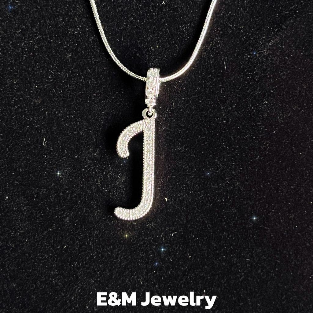 Королевский двор - Ожерелье в стиле «Дрянные девчонки» - Набор подвесок: Крест, Корона и Римская цифра, полностью покрытых цирконием - Роскошный позолоченный медный чокер для женщин