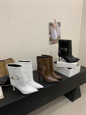 2025 осень новый ретро маленький острый носок ремешок корейская версия тонкие тонкие высокий каблук короткие ботинки женские