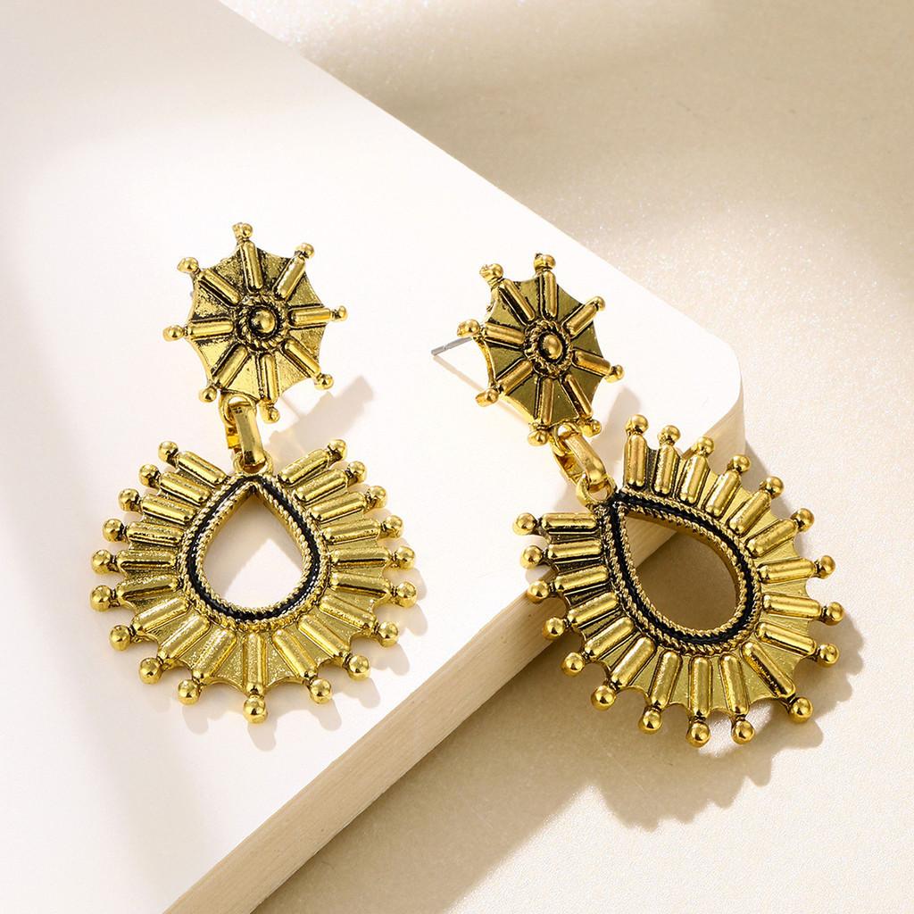 Minimalistic Elegant Earrings Unique Alloy Material Summer 2022 Collection