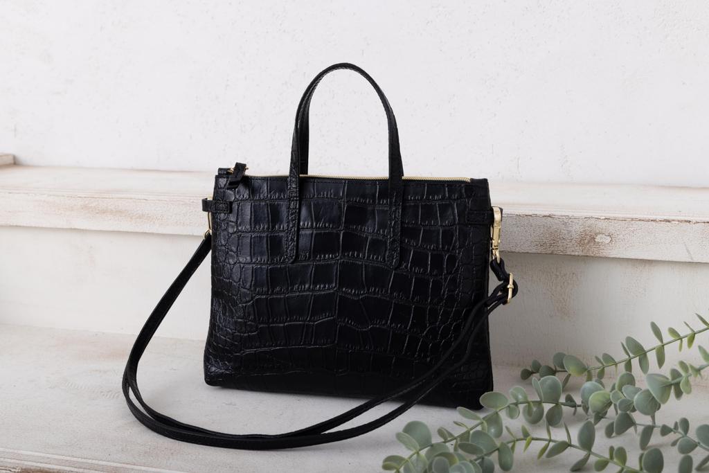 Тонкий клатч из коровьей кожи с тиснением под крокодила (черный)