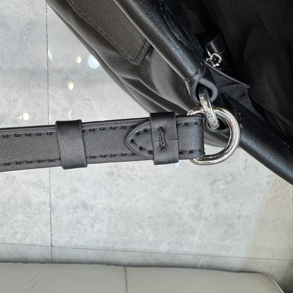 2026 Внешняя торговля Меховая сумка-подушка для подушек Большая вместимость Модная Универсальная Мягкая Облачная сумка Сумка-тоут Портативная Сумка для ужина Женская