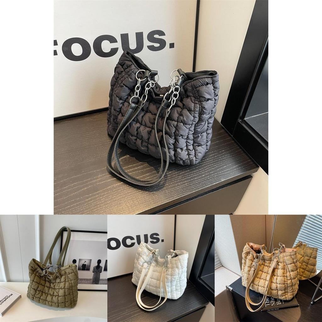 Large Capacity Quilted Nylon Tote Bag Soft Magnetic Closure Casual Street Style