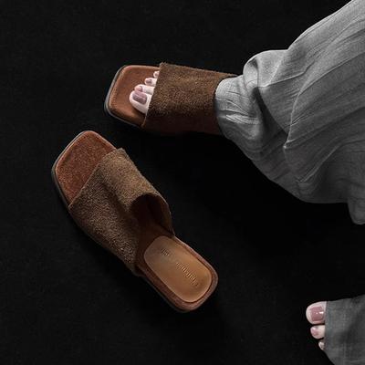 Модные шлепанцы с квадратным носком, открытым носком, на плоской подошве, женские, 2025 лето, новая коллекция, универсальные сандалии с открытым носком