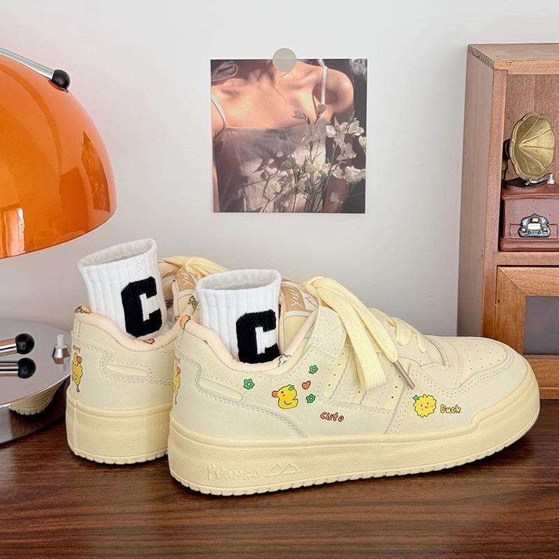 2025 новая весенняя обувь в стиле колледж, милые граффити, универсальные туфли-хлебушки, женская спортивная и повседневная легкая обувь для скейтборда, женская обувь