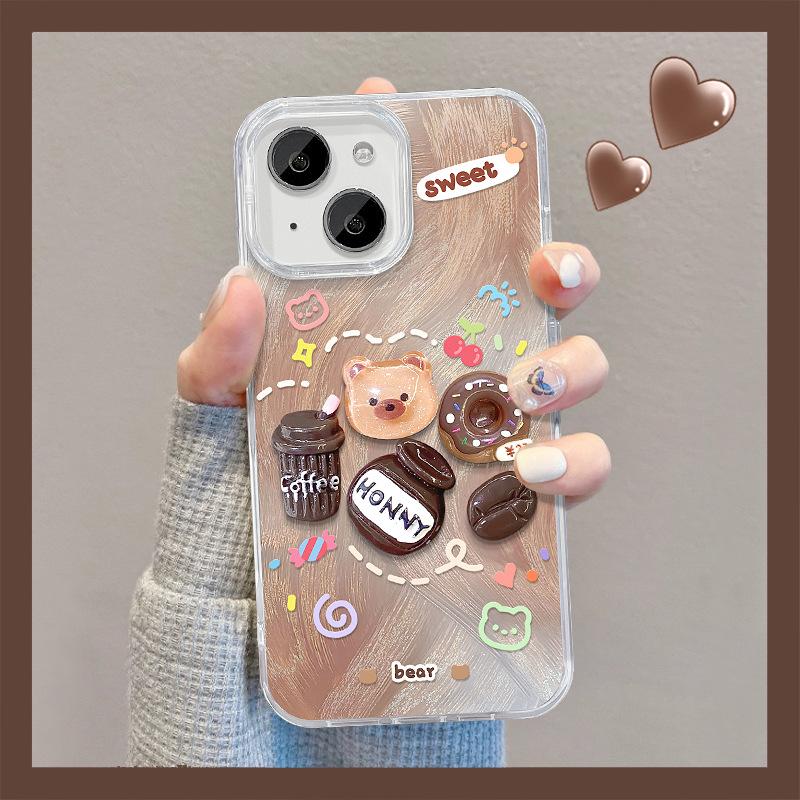 Подходит для Apple 15 Чехол для мобильного телефона Летний iPhone 14pm Кофейный медведь Кукла Невидимый кронштейн 13 Перьевая пряжа