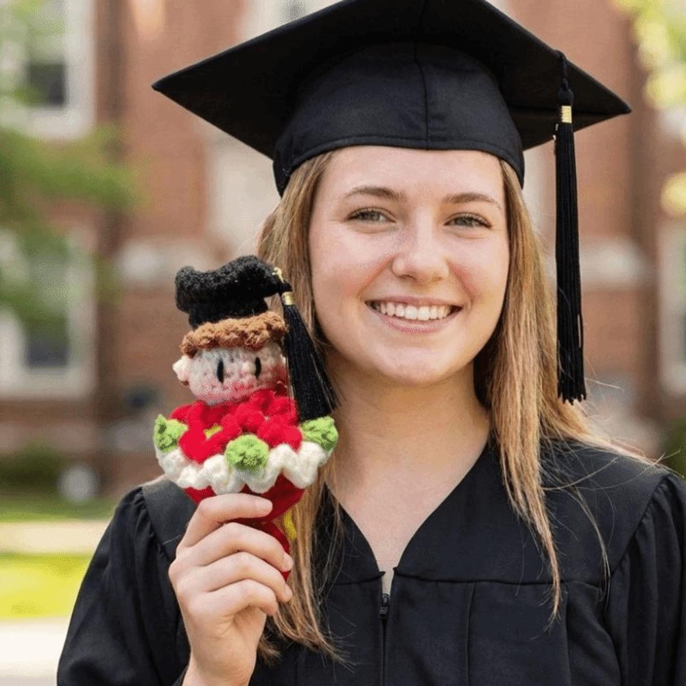 Funny Knitted Graduation Doll Cute Handheld Flower Doll Handmade Knitted Figures Graduation Gift