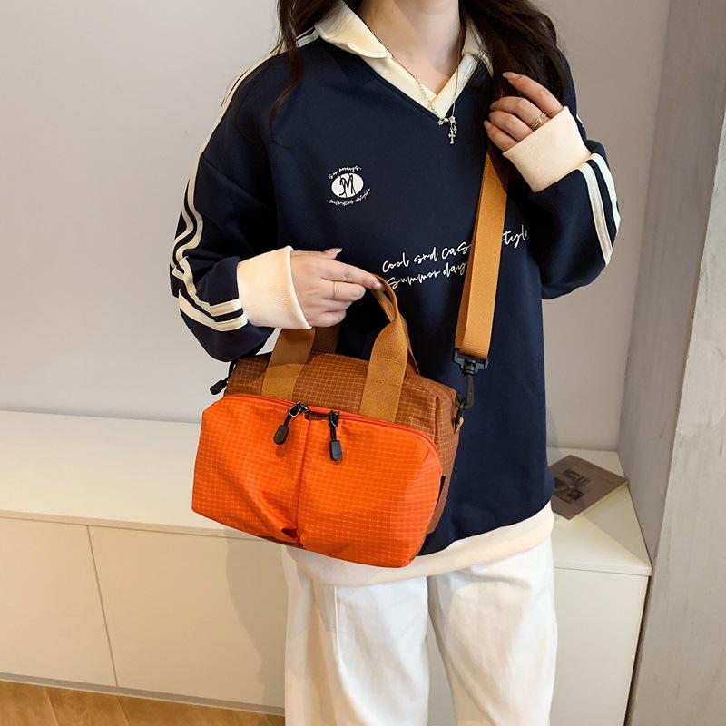 Personalized solid color lightweight small bag women's 2026 autumn new casual contrasting color messenger bag portable pillow bag