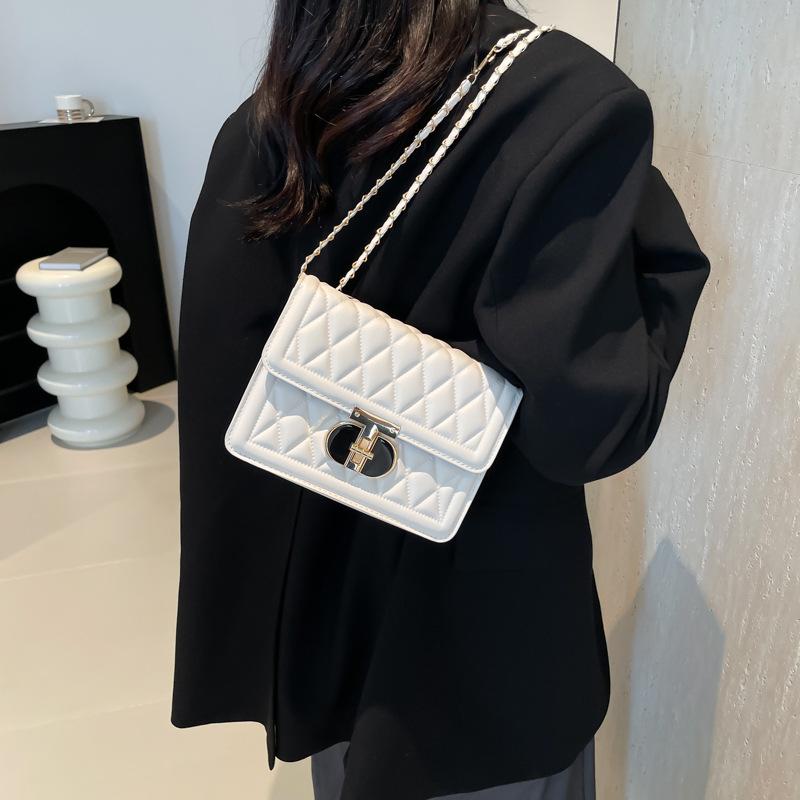 Casual French Underarm Bag for Women New Trendy Fashion Chain Diamond Shaped Single Shoulder Small Square Bag Fashionable Crossbody