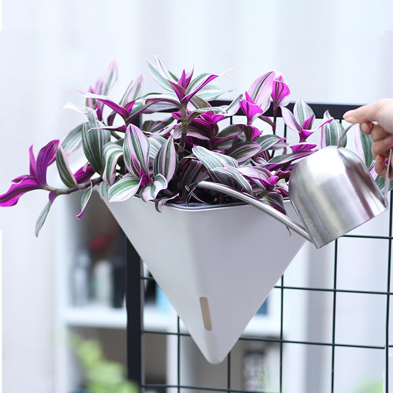 Fashion Triangular Wall Mounted Flower Pots Self Watering Hanging Basin for Plants Lazy Flowerpot Office Home Garden Accessories