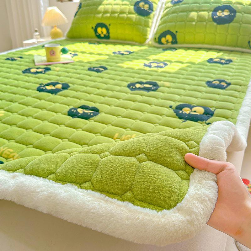 Стеганый велюровый наматрасник - Мягкая коралловая флисовая зимняя накладка, Утолщенный и теплый татами-мат.