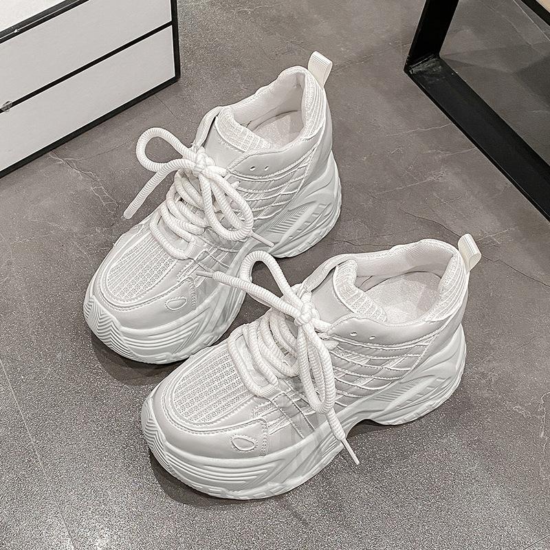 Европейские модные туфли на платформе для женщин, весна 2025, новые, с небольшим увеличением роста, лакированные, спортивные туфли, повседневная обувь, тренд