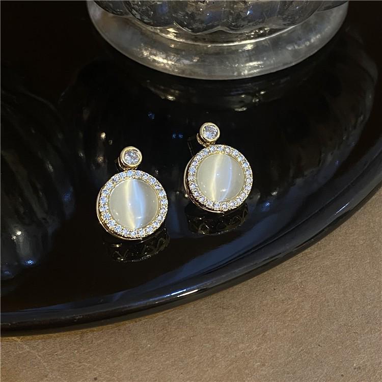 Elegant Women's Rotating Necklace Set with Round Cat's Eye Stone and Diamond Accents