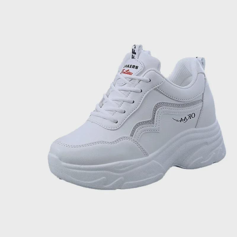 Женские кроссовки из кожи на платформе весна/лето 2023 года белого цвета — облегающие повседневные туфли для пап