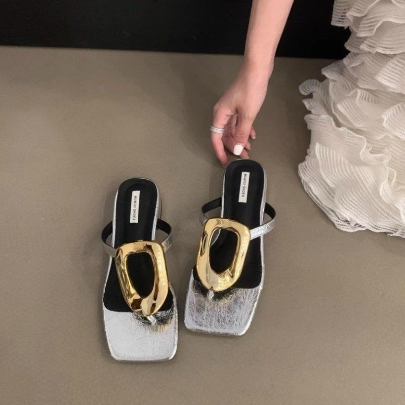 Women's Fashion Low Heel Sandals Women's Summer New Square Head Clip Toe Metal Square Buckle Temperament Flip-flops