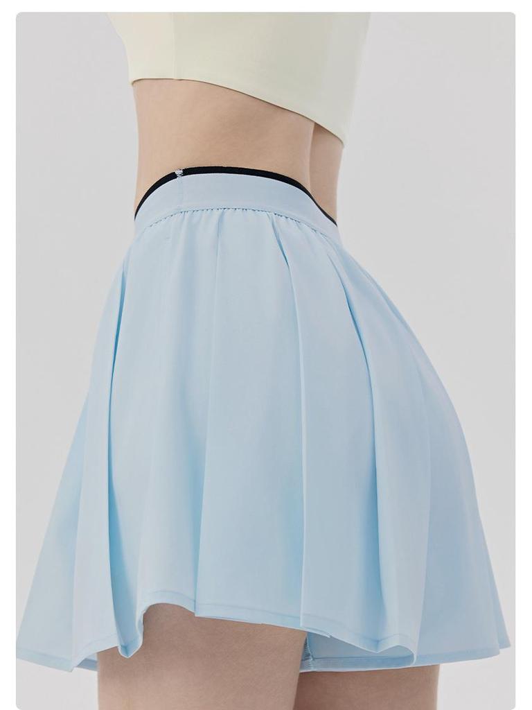 Pleated Women's Yoga Skort with Integrated Shorts and Pockets - Anti-Exposure Sportswear for Pilates.