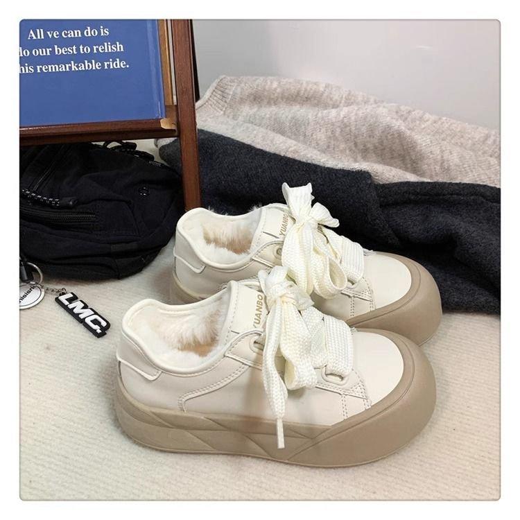 Молочные фуфу на толстой подошве, большеголовые хлебные туфли, 2025 зимние бархатные маленькие белые туфли женские в гонконгском стиле, уличная съемка, кожаная поверхность, теплый хлопок