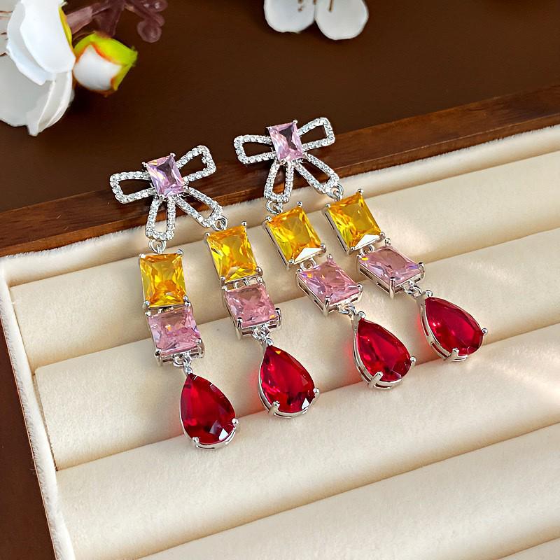 Элегантные треугольные серьги-кисточки с цирконами и пайетками — роскошные ювелирные украшения для женщин