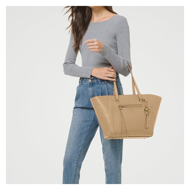 Michael Kors Женская кожаная сумка-кроссбоди/сумка-тоут с кисточкой, однотонная, с логотипом Carine, для работы, женская, верблюжья