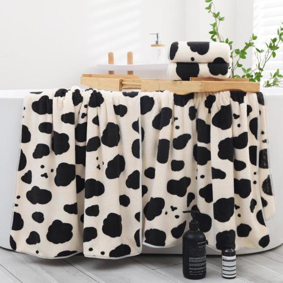 Банное полотенце Ультра мягкое мультяшное изображение коровы с принтом Сильное водопоглощающее легкое быстросохнущее полотенце