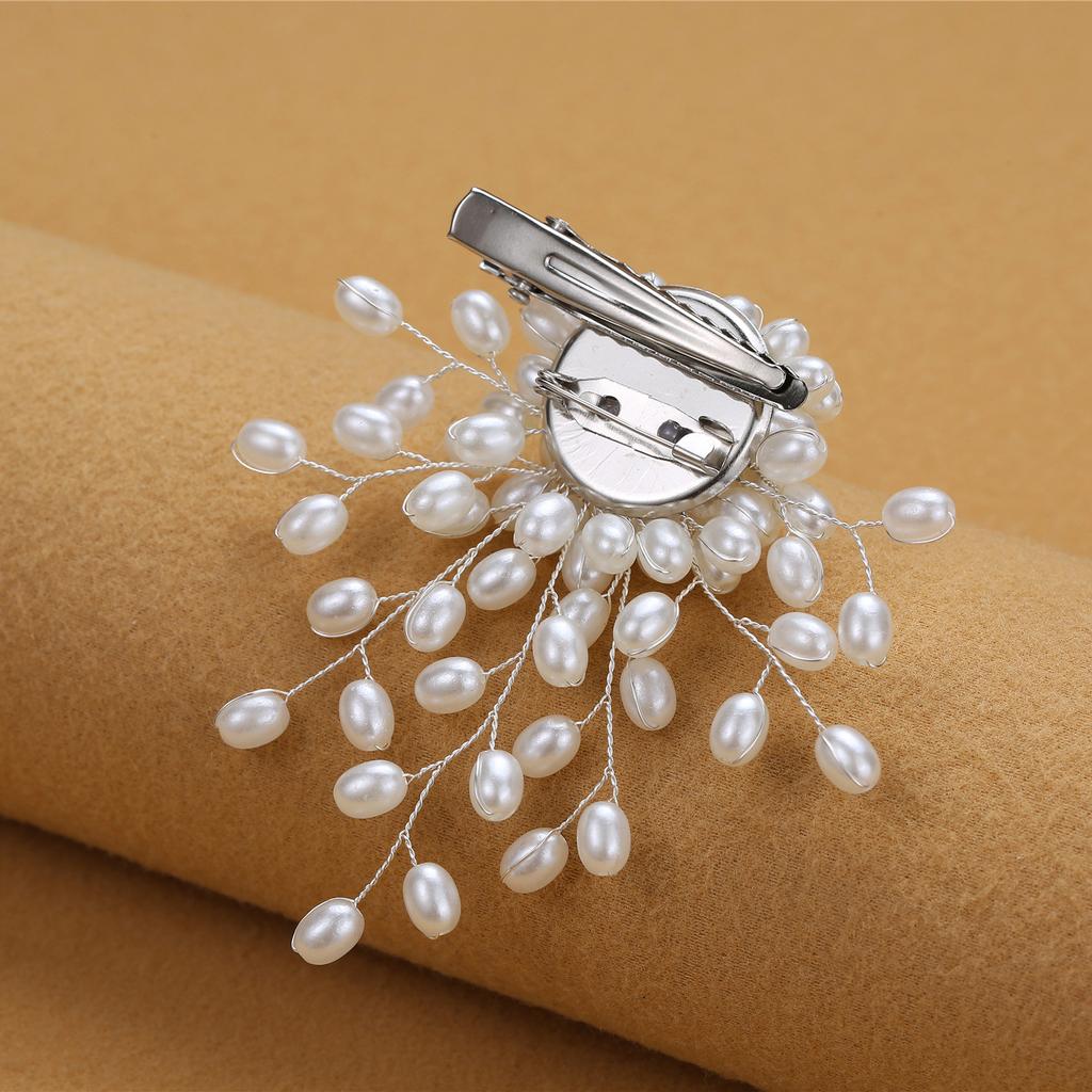 Women's Brooch European and American Elegant Pearl Temperament Coat Business Suit Corsage Cardigan Buckle Accessories