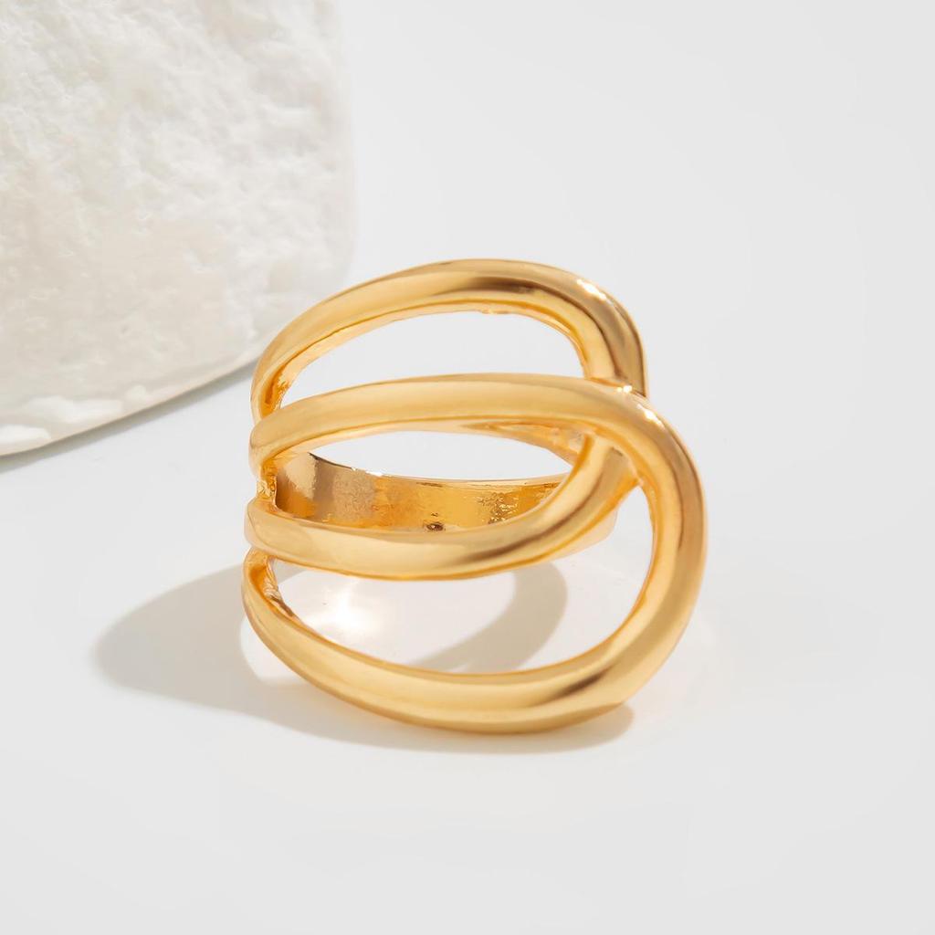 Geometric Oval Metal Bracelet: European and American Fashion