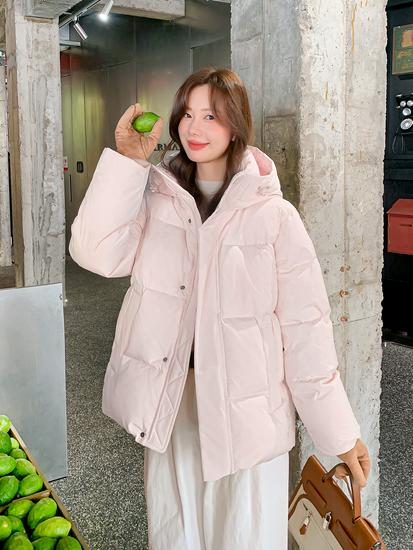 Женская зимняя пуховая куртка с капюшоном в корейском стиле 2025 года - для миниатюрных, плотная и теплая, с белым утиным пухом