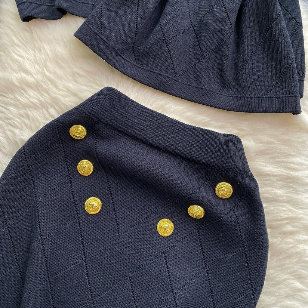 Весенне-осенний женский вязаный свитер в клетку с золотыми пуговицами, однобортный пиджак, жилет и мини-короткая юбка, комплект из 3 предметов