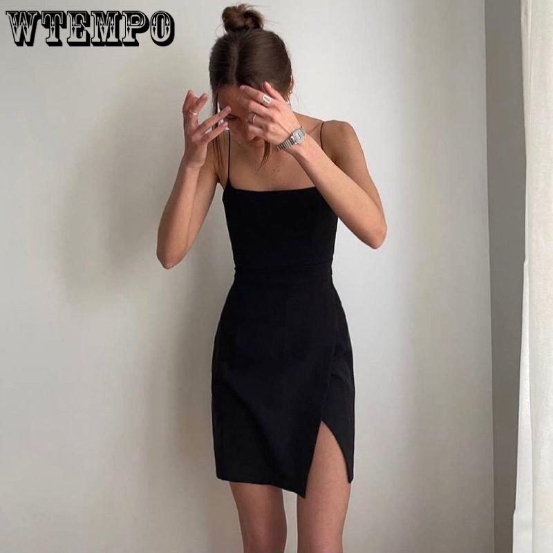 Ins Style Повседневные сплошные цвета Ключицы Тонкие ремни Облегающие талию Платья с бретелькой на шее Сотня открытых платьев-вилок Тонкая сотня одежды Снаружи Маленькое черное платье