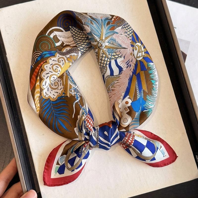 111 mulberry silk small square scarf spring, autumn and winter Korean silk scarf female cat baby scarf versatile 11cm tide
