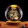 Ночник-шар - Серия «Влюбленные»: Резной настольный орнамент, подарок для пар, маленький белый кристалл
