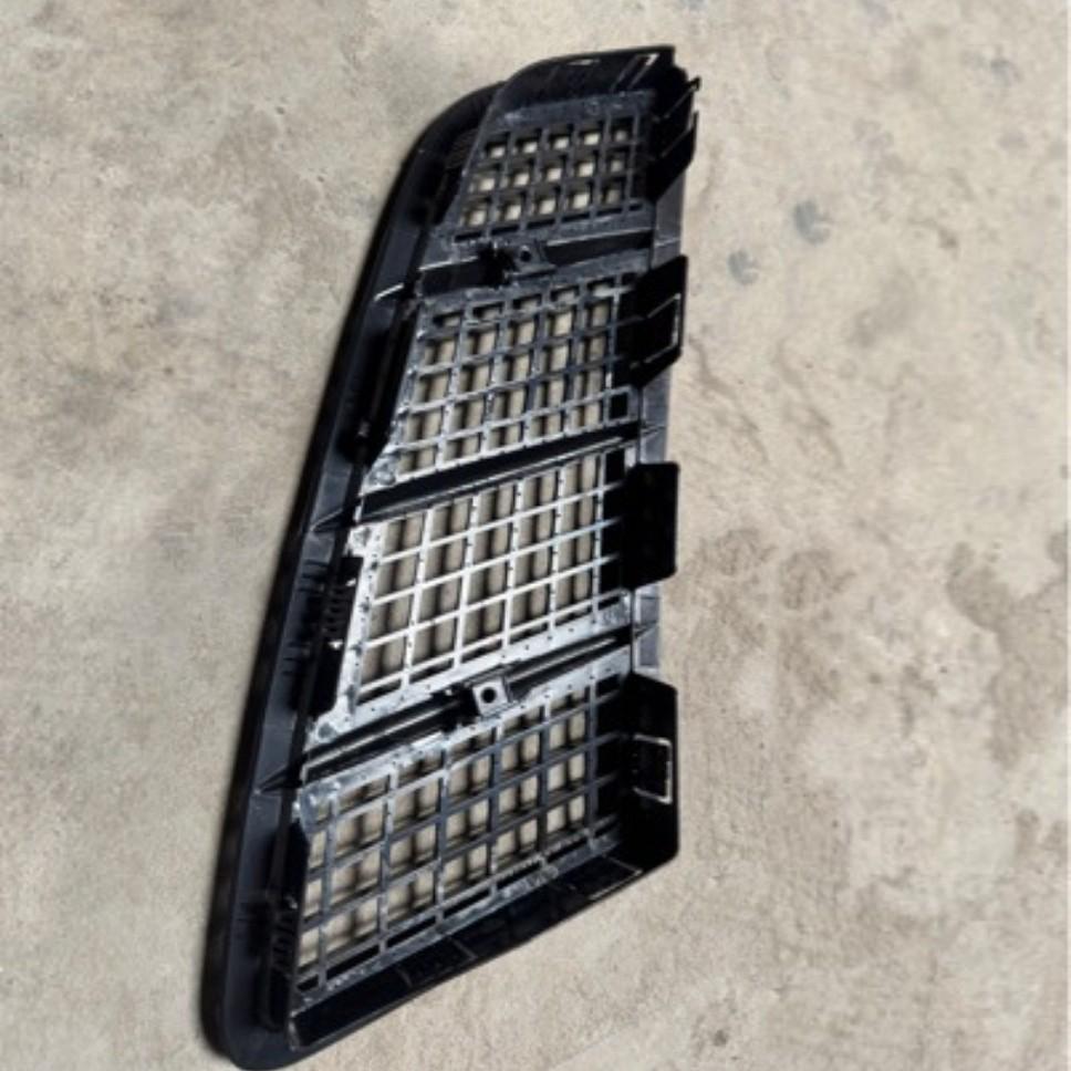 Совместимая вентиляционная решетка капота Mercedes W172 1728800185L/1728800285R