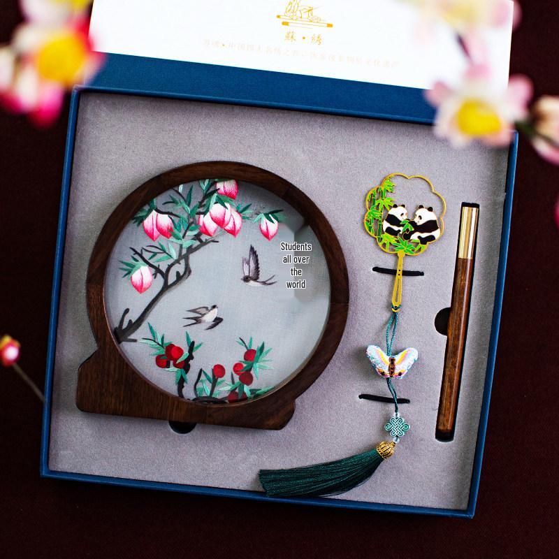 Китайский сувенир: Фигурка панды вышивка Сучжоу Подарок