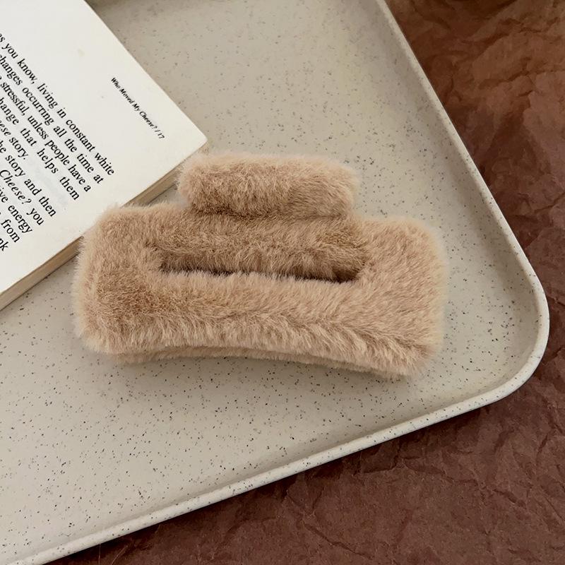 Пушистый квадратный зажим-краб Осень/Зима 2024: Универсальное милое украшение для волос для женской прически