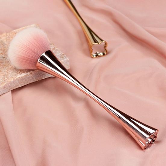 Стоячая щетка для ногтей с четырехлистным клевером, основание зеркала, мягкая щетина, длинная ручка, средство для удаления пыли для ногтей, щетка для очистки, женский инструмент для макияжа