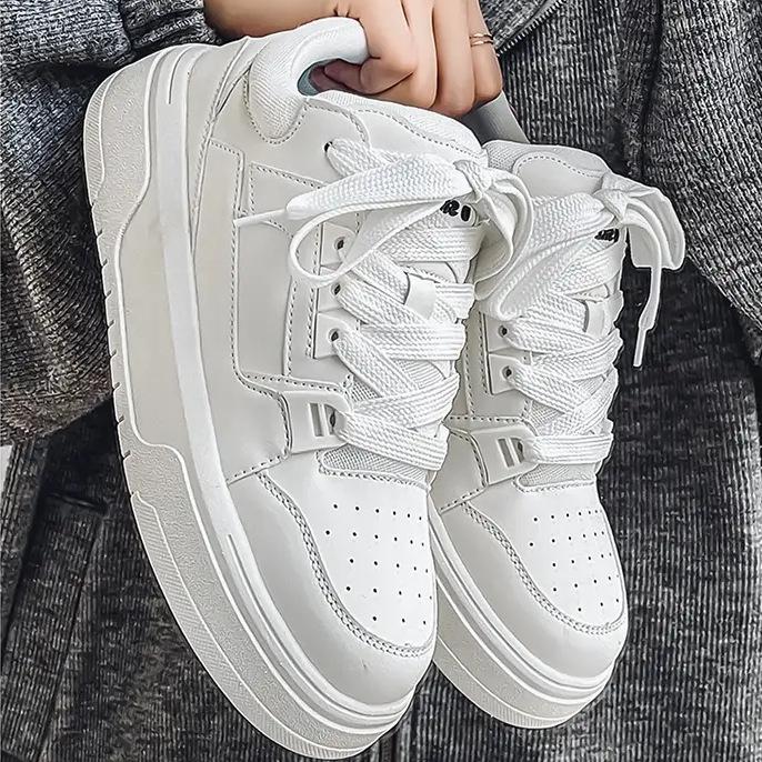 Men's shoes 2025 new summer breathable high-end trend versatile breadboard shoes sports and leisure height-increasing white shoes