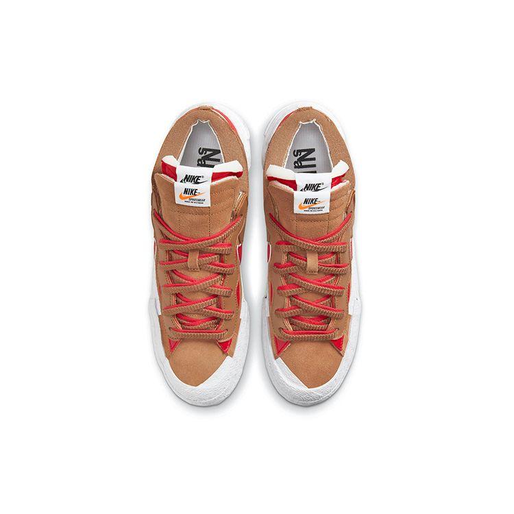 Sacai x Nike Blazer Low British Tan Унисекс Кроссовки Светло-британский-загар Белый Университетский-красный DD1877-200