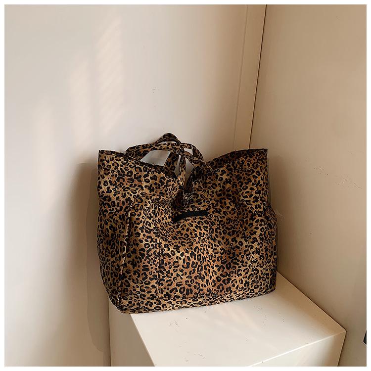 2024 Осень/Зима Корейская Ретро Холщовая Сумка через Плечо с Леопардовым Принтом - Большая Вместимость, Стиль для Поездок на Работу для Женщин