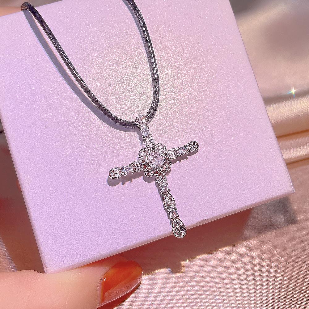 Cross Necklace for Women with Niche Design Personalized Collarbone Chain Simple Temperament Pendant Ornaments