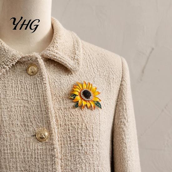Elegant Sunflower Pin Rhinestone Brooch, Decorative Floral Lapel for Men Jackets Flower Women, Jewelry Accessory Coats Dresses Scarves Alloy Brooch