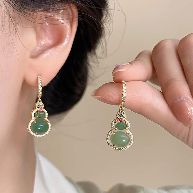 New Chinese-style pink gourd ear clips without ear piercings, fashionable retro ear buckles, long earrings, high-end mosquito coil disc earrings.