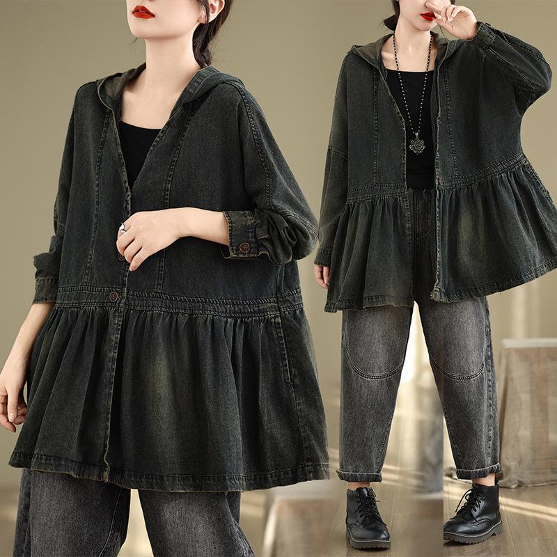 В Европе и США осенью 2024 года появится новая джинсовая куртка в стиле ретро с капюшоном и рукавами «летучая мышь», короткая джинсовая куртка-кардиган для женщин.