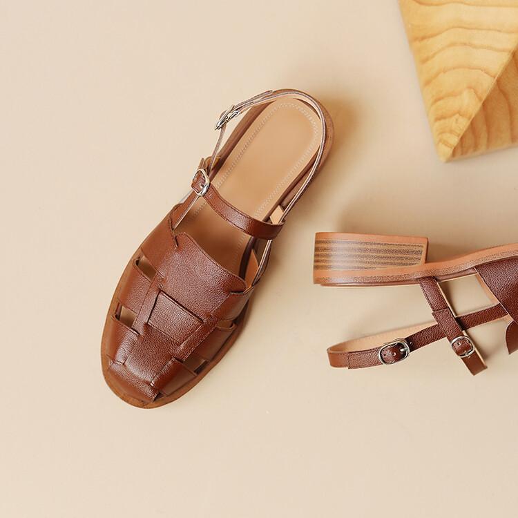 Мода 2025 Летние сандалии Кожа Круглый носок Женские сандалии Массивный каблук Женская обувь Закрытый носок Обувь для женщин С перфорацией Римские сандалии