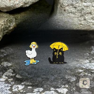 Милый Подарок для Друзей Забавный Набор Эмалевых Значков с Кошкой и Уткой, Брошь Черный Кот с Зонтиком, Оригинальный Значок на Лацкан для Любителей Кошек Лучшей Подруге