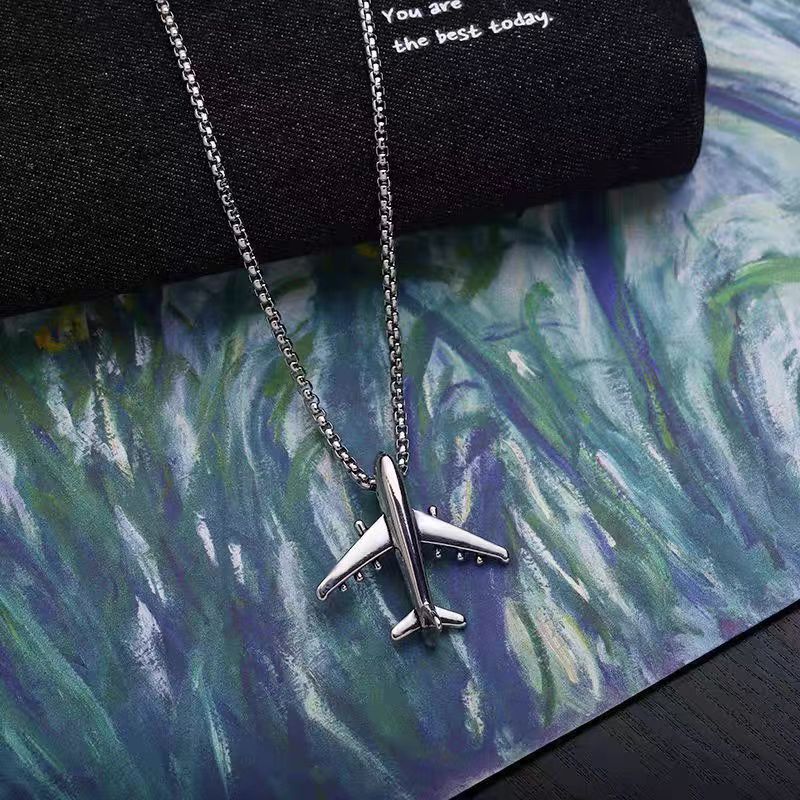 Hip hop airplane pendant titanium steel necklace, men's simple and fashionable versatile, neck chain, non fading, women's long sweater chain
