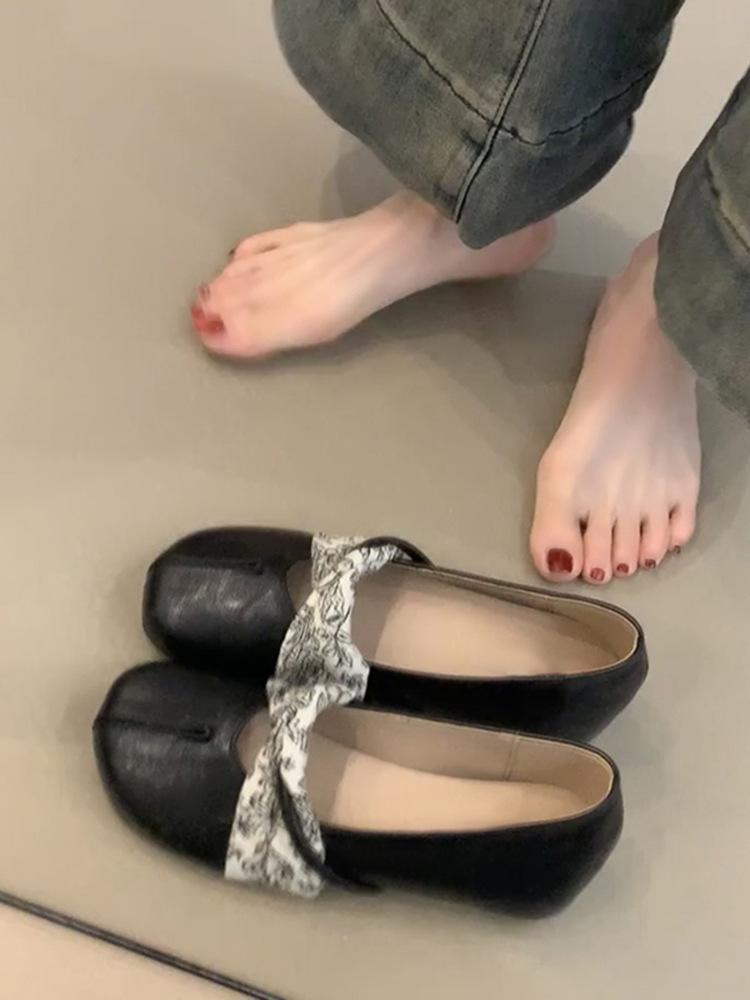 French silver flat bottom inner height increase light mouth ballet single shoes women's versatile Mary Jane small leather shoes