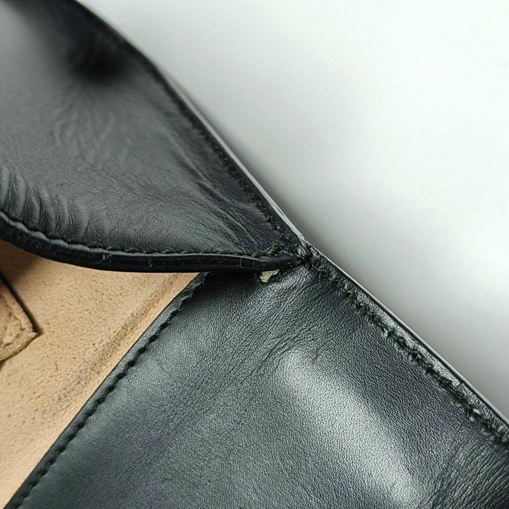 [Pre-Owned] Padlock Metal Lock Logo Embossed Leather Shoulder Bag - Good #2AKIK2