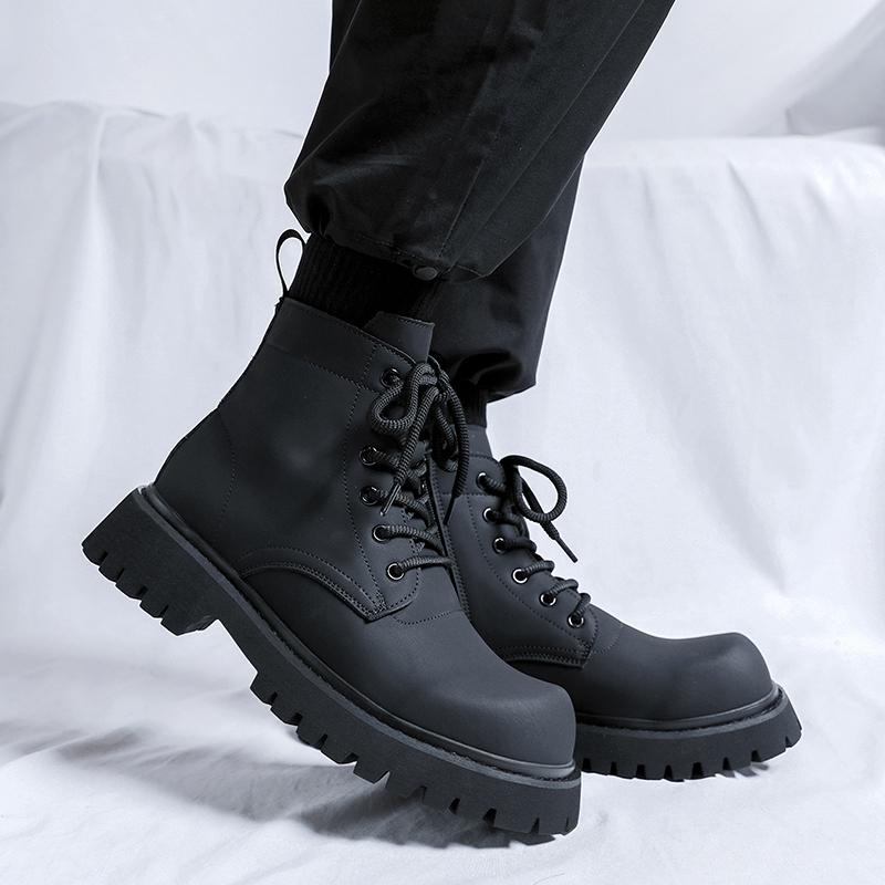 Модная осенне-зимняя мужская обувь. Трендовый минималистичный дизайн. Для прогулок на открытом воздухе, езды на мотоцикле, повседневной носки в офисе. Молодежная и взрослая теплая обувь.