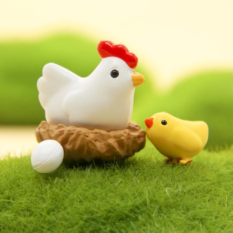 Самодельное японское куриное гнездо с цыплятами и яйцами для микроландшафтного садоводства